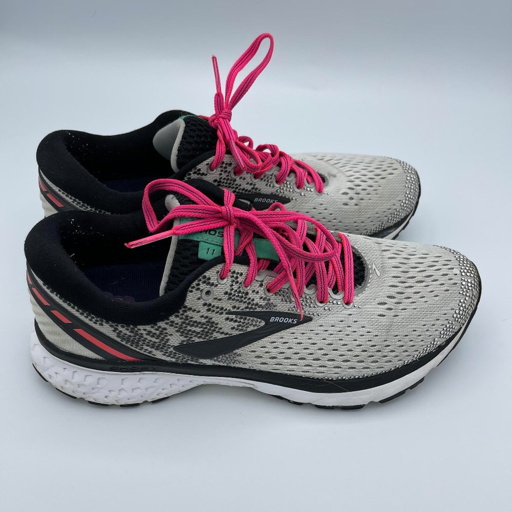 Brooks Women's Ghost 11 Running Shoe- size 9.5